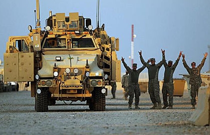 US-Verteidigungsminister unterzeichnet Dokument zur Beendigung des Irak-Krieges