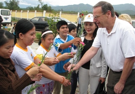 US-Abgeordnete Robert Filner unterstützt vietnamesische Dioxinopfer
