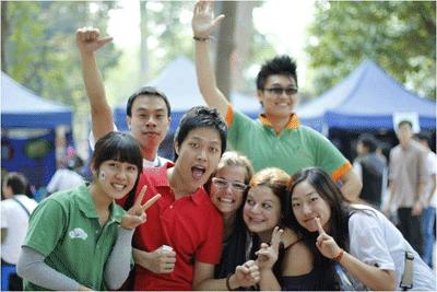 Geschenke von ausländischen Partnern zum Neujahrsfest Tet