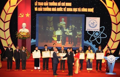 Staatspräsident nimmt an Preisverleihung für Wissenschaft teil