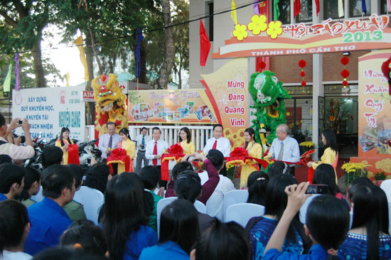 Feierlichkeiten zum Tetfest und zum Gründungstag der Partei