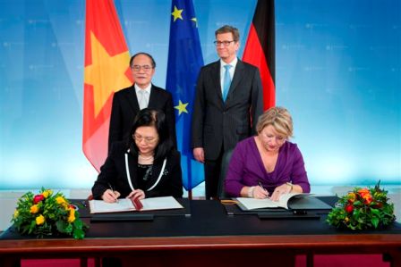 Vietnam und Deutschland unterzeichnen das Projekt “Deutsches Haus”