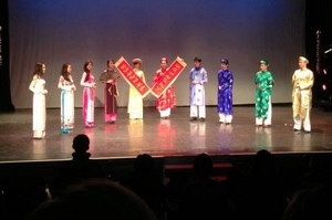 Vietnamesische Studenten in Großbritannien werben für ihre traditionelle Kultur