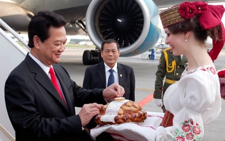 Premier Nguyen Tan Dung führt Gespräch mit dem weißrussischen Ministerpräsidenten