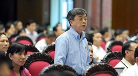 Parlamentarier diskutieren das Gesetz gegen Verschwendung