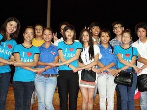 Teilnehmer des Sommerferienlagers Vietnam 2013 führen Austausprogramm mit Jugendlichen in Da Nang