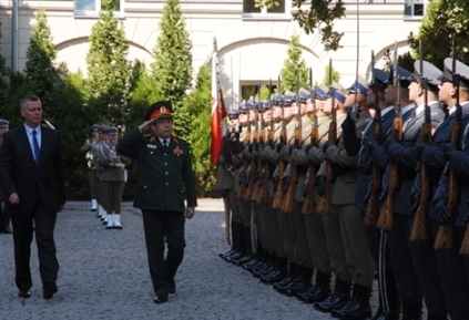 Verteidigungsminister Phung Quang Thanh beendet Besuch in Polen