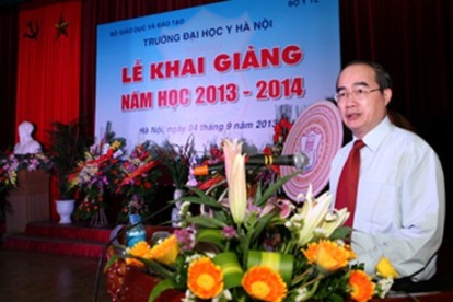 Spitzenpolitiker nehmen an Feier zum Beginn des neuen Schuljahres teil