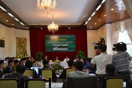 Veröffentlichung der Kultur- und Tourismuswoche 2013 in Da Lat