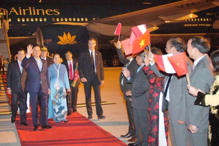 Premier Nguyen Tan Dung beginnt Besuch in Frankreich