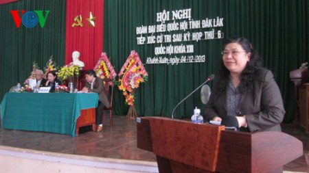 Vize-Parlamentspräsidentin Tong Thi Phong trifft Wähler in Dak Lak