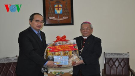 Vorsitzender der Vaterländischen Front Vietnams beglückwünscht Erzbischof Hanoi zum Tetfest