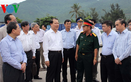 Vize-Premierminister Vu Van Ninh besucht Fischereiaufsichtskraft und Seepolizei in Da Nang