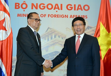 Vize-Premierminister Pham Binh Minh führt Gespräche mit dem nordkoreanischen Außenminister