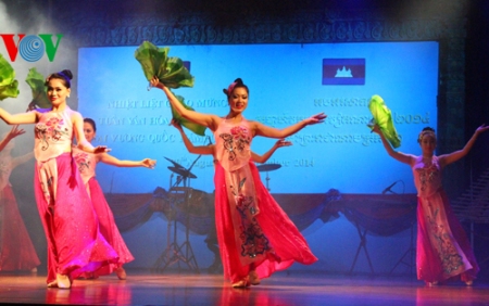 Bunte vietnamesische Kulturwoche in Kambodscha