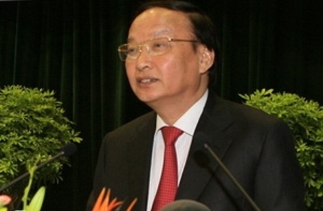 Politbüromitglied To Huy Rua besucht und beglückwünscht Mitarbeiter der Baustelle Cat Bi zum Tetfest