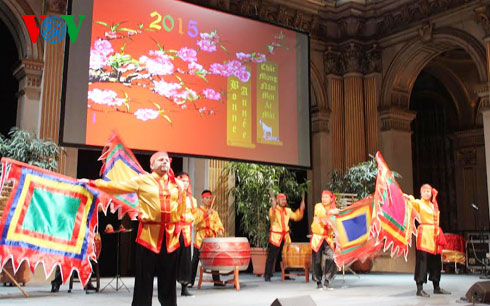 Das Neujahrsfest Tet wird in Frankreich, Großbritannien und Russland feierlich begangen