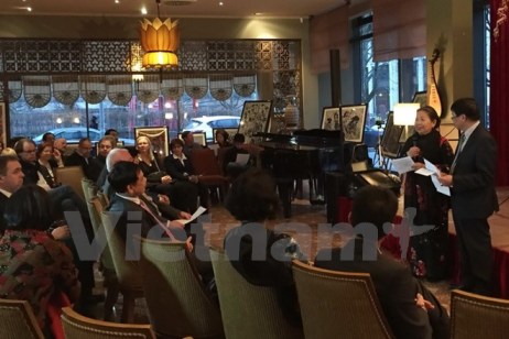 Bilderausstellung für arme vietnamesische Kinder in Deutschland