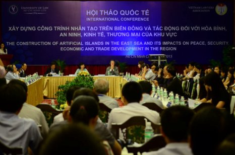 Der Bau künstlicher Anlagen im Ostmeer und dessen Einflüsse auf Frieden und Wirtschaft in der Region