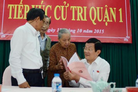 Staatspräsident Truong Tan Sang trifft Wähler in Ho Chi Minh Stadt