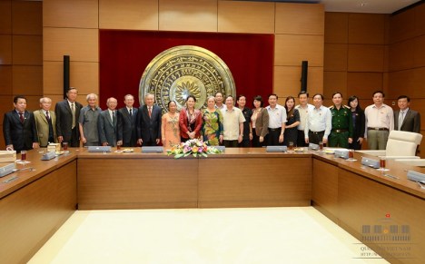 Vize-Parlamentspräsidentin Nguyen Thi Kim Ngan trifft Abgeordnete der Provinz Nghe An