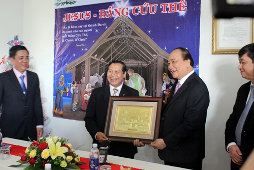 Vize-Premierminister Nguyen Xuan Phuc besucht Christliche Mission Vietnam