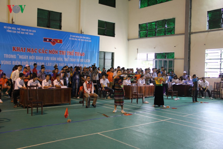 Eröffnung des “Festtags für Kultur-, Sport- und Tourismusaustausch am Grenzgebiet Vietnam-Laos