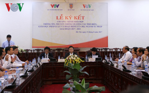 Unterzeichnung des Kooperationsprogramms zwischen Justizministerium und VOV