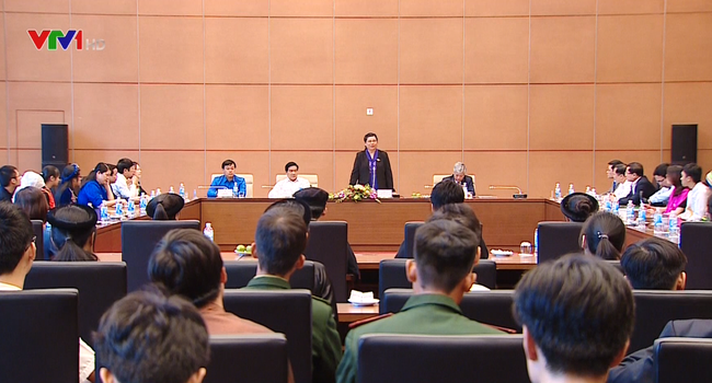 Auszeichnung der herausragenden Schüler und Studenten der ethnischen Minderheiten