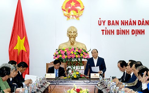 Premierminister Nguyen Xuan Phuc führt Arbeitstreffen mit Leitern der Provinz Binh Dinh durch