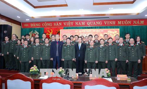 Leiter der Aufklärungsabteilung beglückwünscht Soldaten der Behörde für Cyber-Sicherheit zum Tet