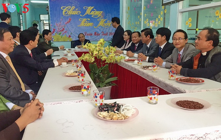 Premierminister Nguyen Xuan Phuc besucht Streitskräfte in  Da Nang