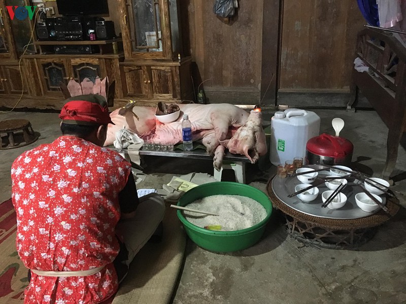 Die Gebetszeremonie zur Begrüßung des neuen Reises der Volksgruppe Dao do in Yen Bai