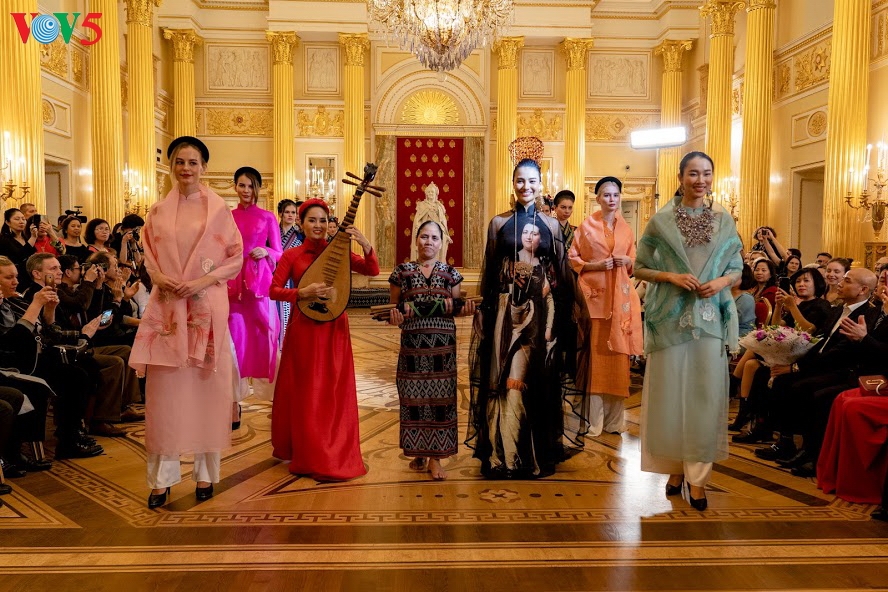 Vorstellung der vietnamesischen Mode in Russland