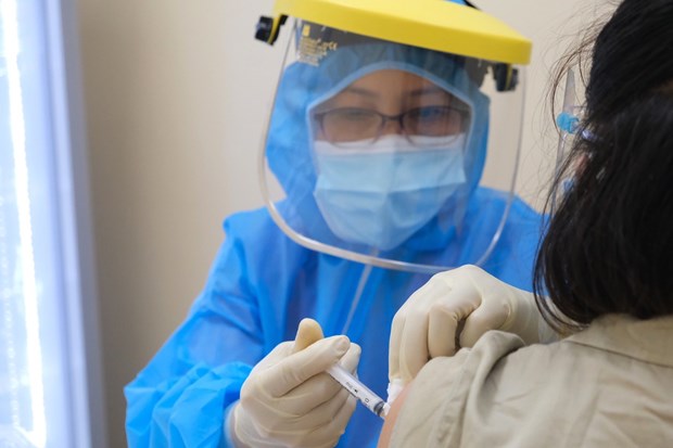 Testinjektion des in Vietnam hergestellten ARCT-154-Impfstoffs mit US-amerikanischer Technologie