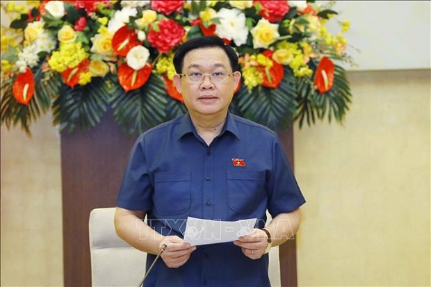 Parlamentspräsident Vuong Dinh Hue: Aufbau von Projekten mit besserer Qualität