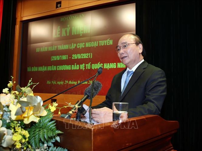 Staatspräsident Nguyen Xuan Phuc nimmt an der Feier zum 60. Gründungstag der Aufklärungskräfte teil