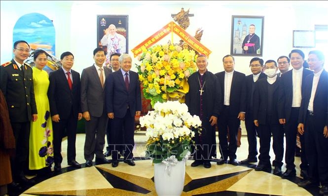 Der Vorsitzende der Vaterländischen Front Vietnams besucht Bischofskirche der Diözese Vinh in Nghe An
