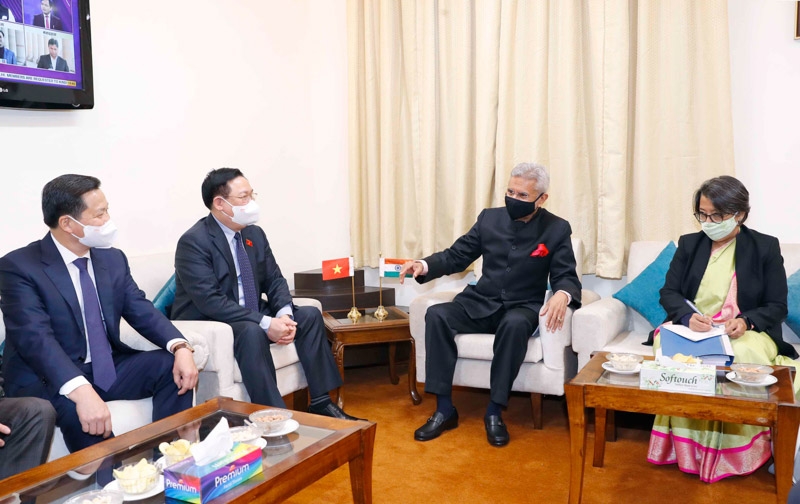 Parlamentspräsident Vuong Dinh Hue trifft Indiens Außenminister Jaishankar