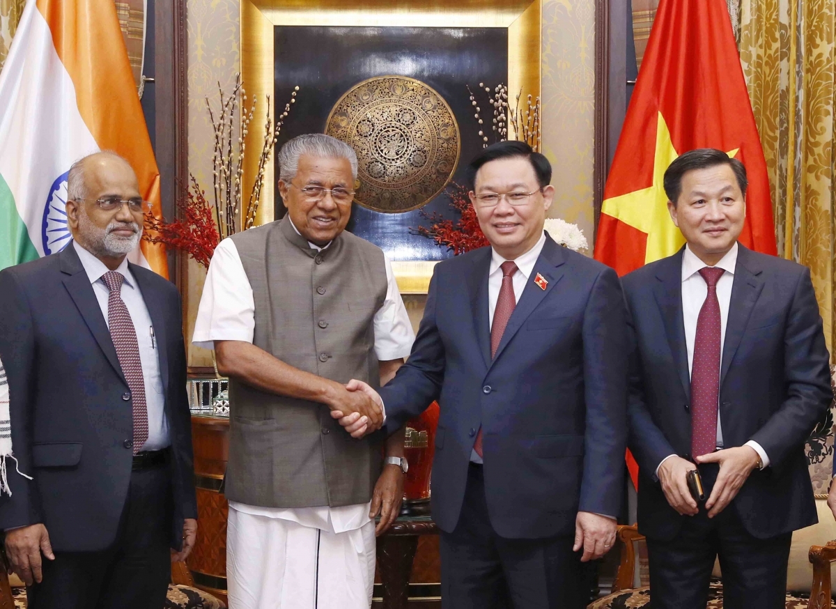 Parlamentspräsident Vuong Dinh Hue trifft Premierminister des indischen Bundesstaates Kerala
