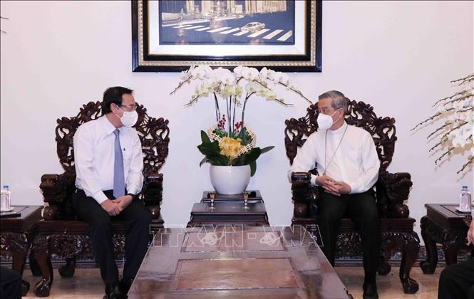 Leiter von Ho-Chi-Minh-Stadt beglückwünschen Katholiken zum Weihnachten