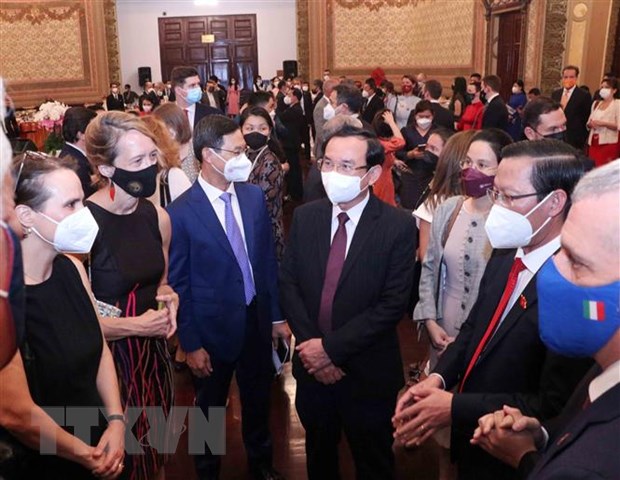 Ho-Chi-Minh-Stadt pflegt stärkere Beziehungen zu Konsulaten und internationalen Organisationen