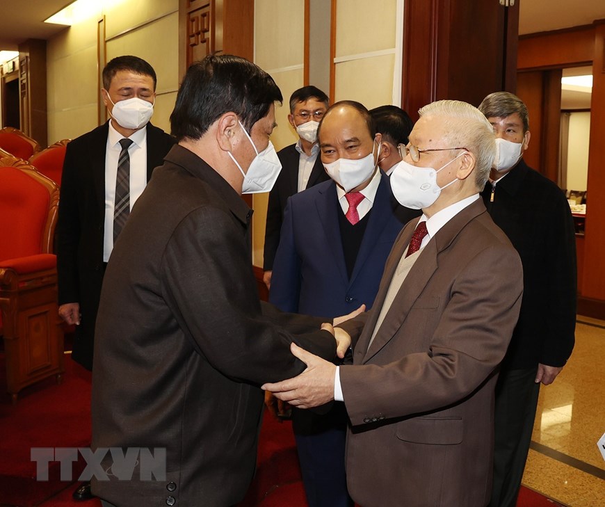 KPV-Generalsekretär Nguyen Phu Trong trifft den ehemaligen Partei- und Staatschefs