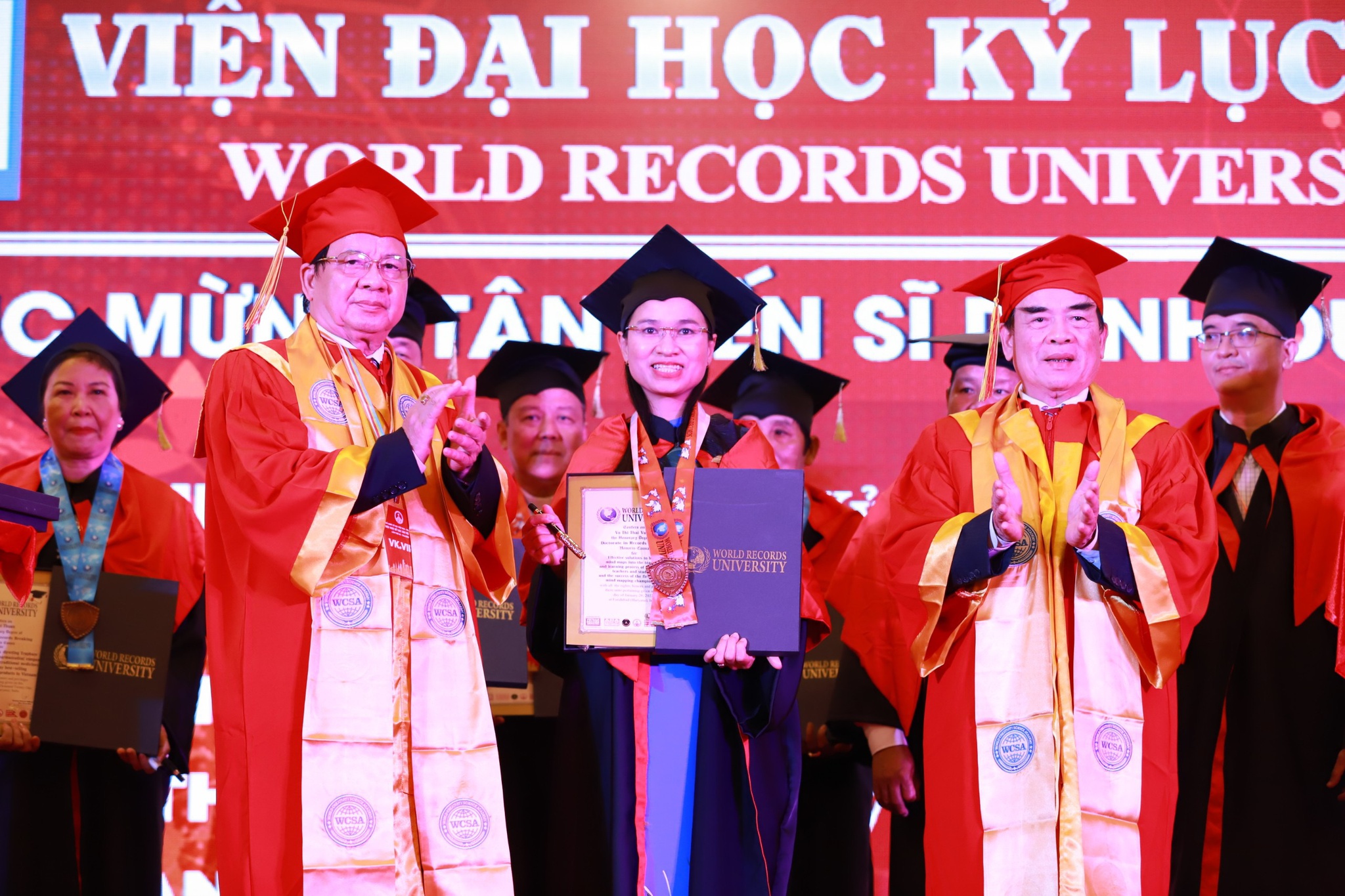Ehrung von vier neuen vietnamesischen Rekorden und vier neuen Weltrekorden