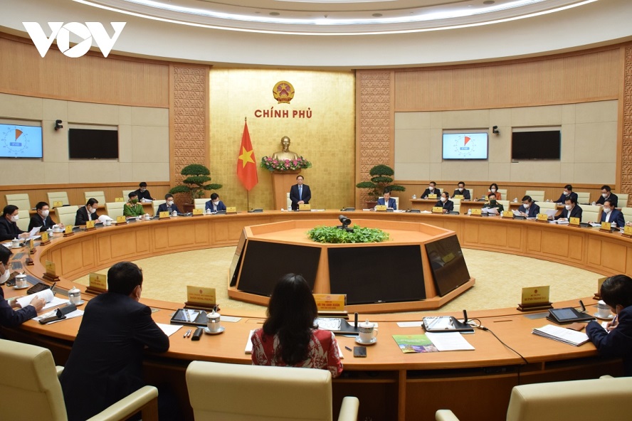 Premierminister Pham Minh Chinh leitet die Regierungssitzung im Februar