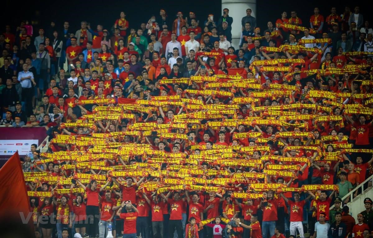 20.000 Fans werden beim Spiel zwischen Vietnam und Oman mit Anfeuerungsequipment gesponsert