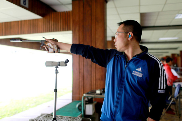 Zehn Sportler Vietnams tragen die Fackel bei den SEA Games 31