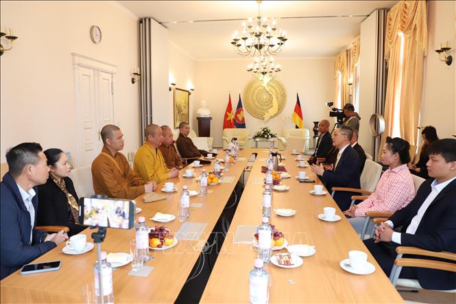 Die Delegation des vietnamesischen buddhistischen Verbands besucht Deutschland