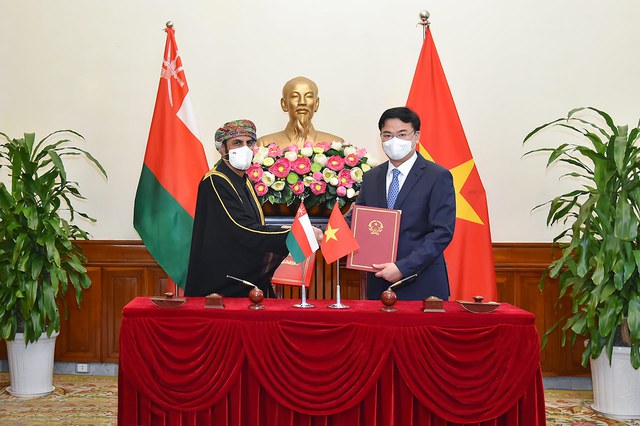 Vietnam und Oman unterzeichnen ein Abkommen über Befreiung von Visumpflicht für Inhaber von Diplomatenpass