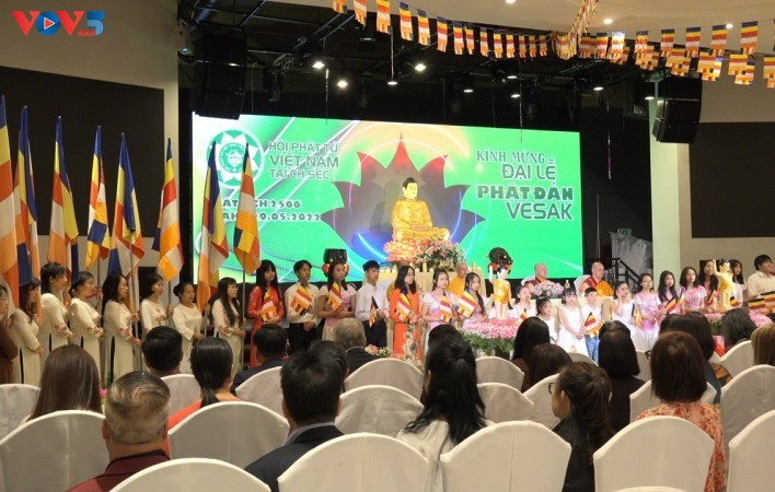 Vietnamesen in Tschechien feiern Buddhas Geburtstag